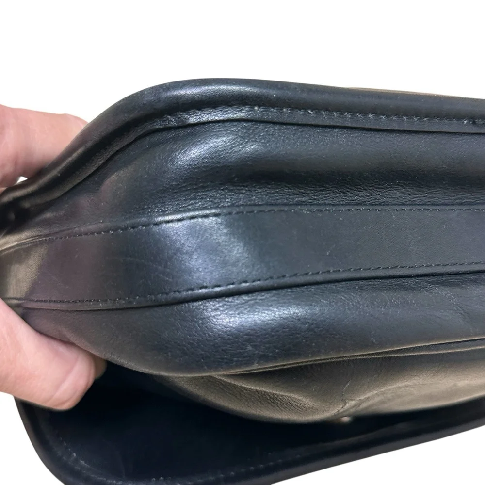 Coach Vintage Tailored Pouch #4110 Black Leather Flap Crossbody Purse 0440-936 - Picture 9 of 16